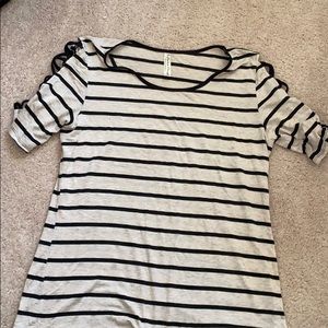Shirt sleeve striped top